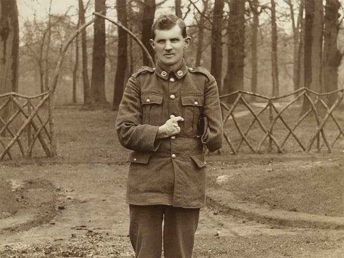 Portrait of Allan McMillan in the grounds of Oatlands Park, Surrey, England, 1918. Maker unknown. Te Papa (O.031469) A soldier with one arm poses for a picture in a park