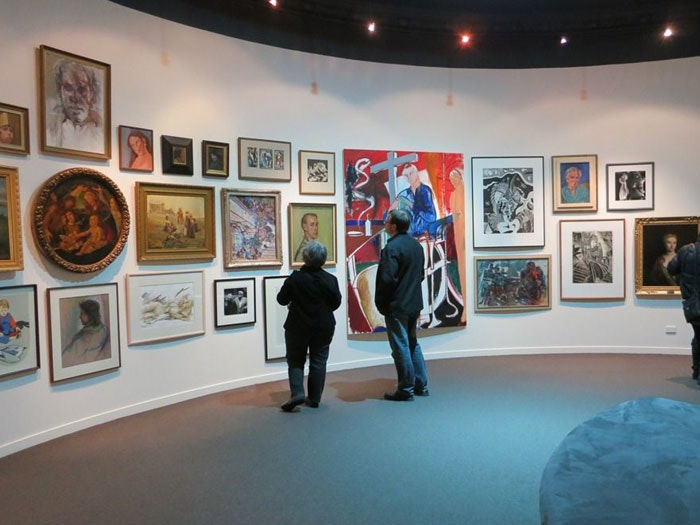 Perfect Match exhibition at Eastern Southland Art Gallery, 2014. Photograph by and courtesy of Julia Bradshaw Perfect Match exhibition at Eastern Southland Art Gallery, 2014. Photograph by and courtesy of Julia Bradshaw