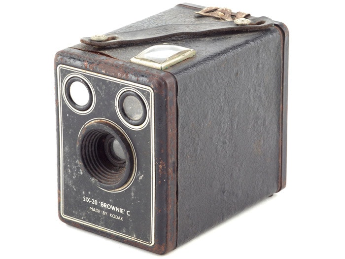 Camera, 1946-1957, England, by Eastman Kodak Company. Gift of Mrs W G Conroy, 1999. CC BY-NC-ND licence. Te Papa (GH009092) Camera, 1946-1957, England, by Eastman Kodak Company. Gift of Mrs W G Conroy, 1999. CC BY-NC-ND licence. Te Papa (GH009092)