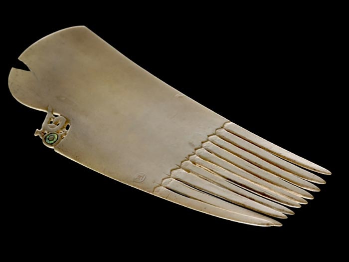 Heru (ornamental comb), 1800-1850, New Zealand, maker unknown. Oldman Collection. Gift of the New Zealand Government, 1992. Te Papa (OL000039) Ornamental comb