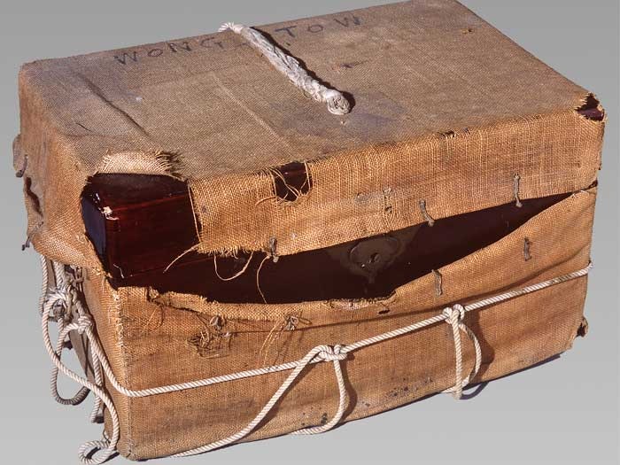 Trunk, circa 1900, China, maker unknown. Gift of Mr Bing Wong, 1995. CC BY-NC-ND licence. Te Papa (GH004850/2) primary-arrivals-gh004850-2_tile.jpg