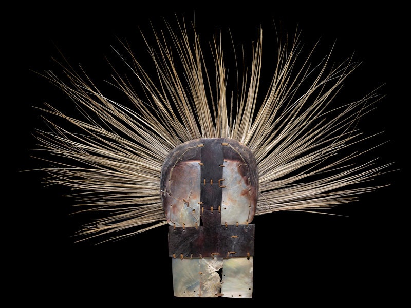 Parae (headdress), 1700s, Society Islands, maker unknown. Gift of Lord St Oswald, 1912. CC BY-NC-ND 4.0. Te Papa (FE000336/2) headdress made from feathers and shell