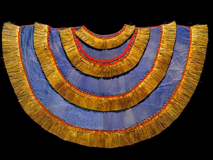 Cloak, circa 1870, Cook Islands, maker unknown. Gift of Te Aia Mataiapo, 1872. CC BY-NC-ND licence. Te Papa (FE000628) Cloak gifted by Te Aia Mataiapo