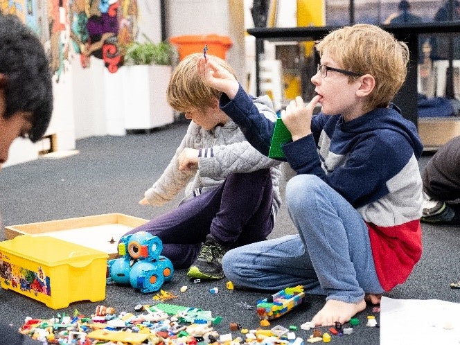Children creating robot prototypes with LEGO and Dash, 2018. Photo by Rachael Hockridge. Te Papa =""