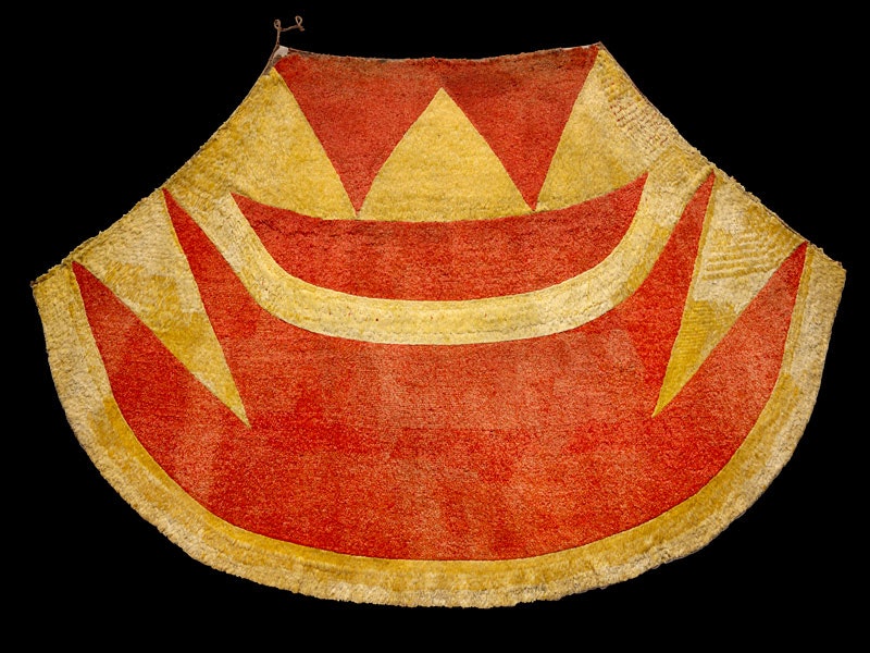 'Ahu 'ula (feathered cloak), 1700s, Hawaii, maker unknown. Gift of Lord St Oswald, 1912. CC BY-NC-ND 4.0. Te Papa (FE000327) A red and yellow feathered cloak