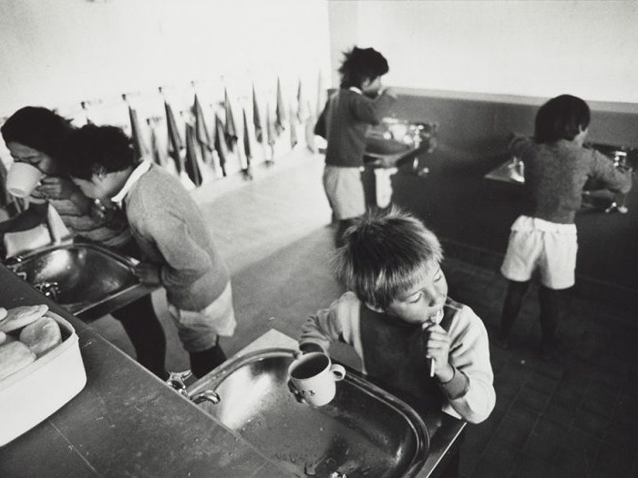 Boys cleaning their teeth after breakfast, about 1982, Auckland, by Terry O’Connor. Te Papa (O.033833) =""