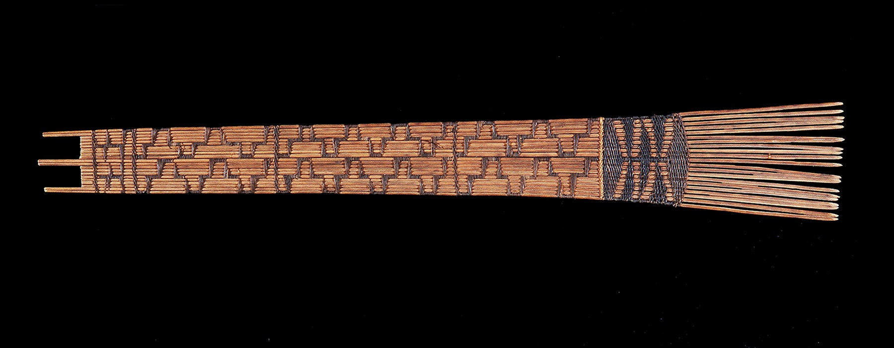 A comb with a long head used in the Tonga for ceremonial headwear
