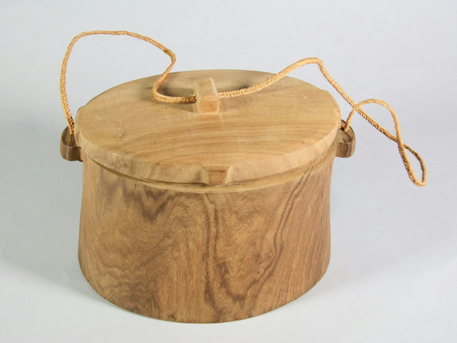 Tackle box (tuluma), 1995, Atafu, by Elia Tinielu. Purchased 1995. Te Papa (FE010385) Small wooden box with a string handle