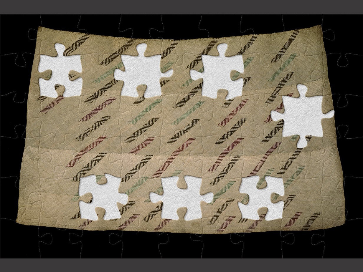 Whariki (mat), kiekie, Unknown. Te Papa (ME015810) a flax mat with red and green lines on a black background