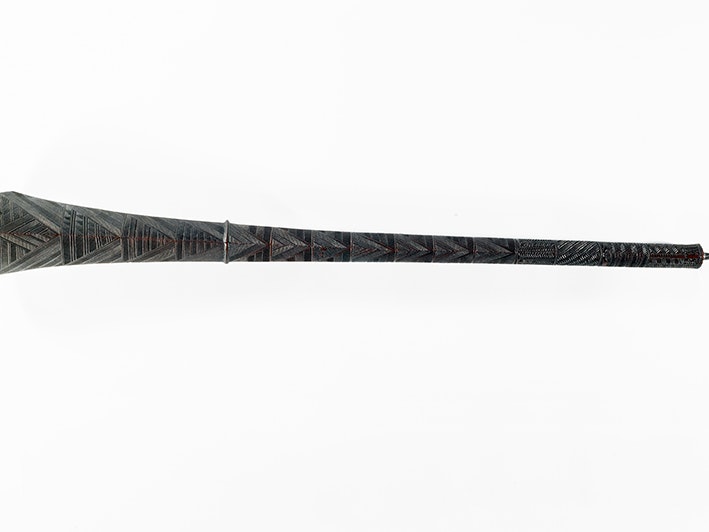 ma_i007775_tepapa_akauta-club.jpg A long carved wooden club