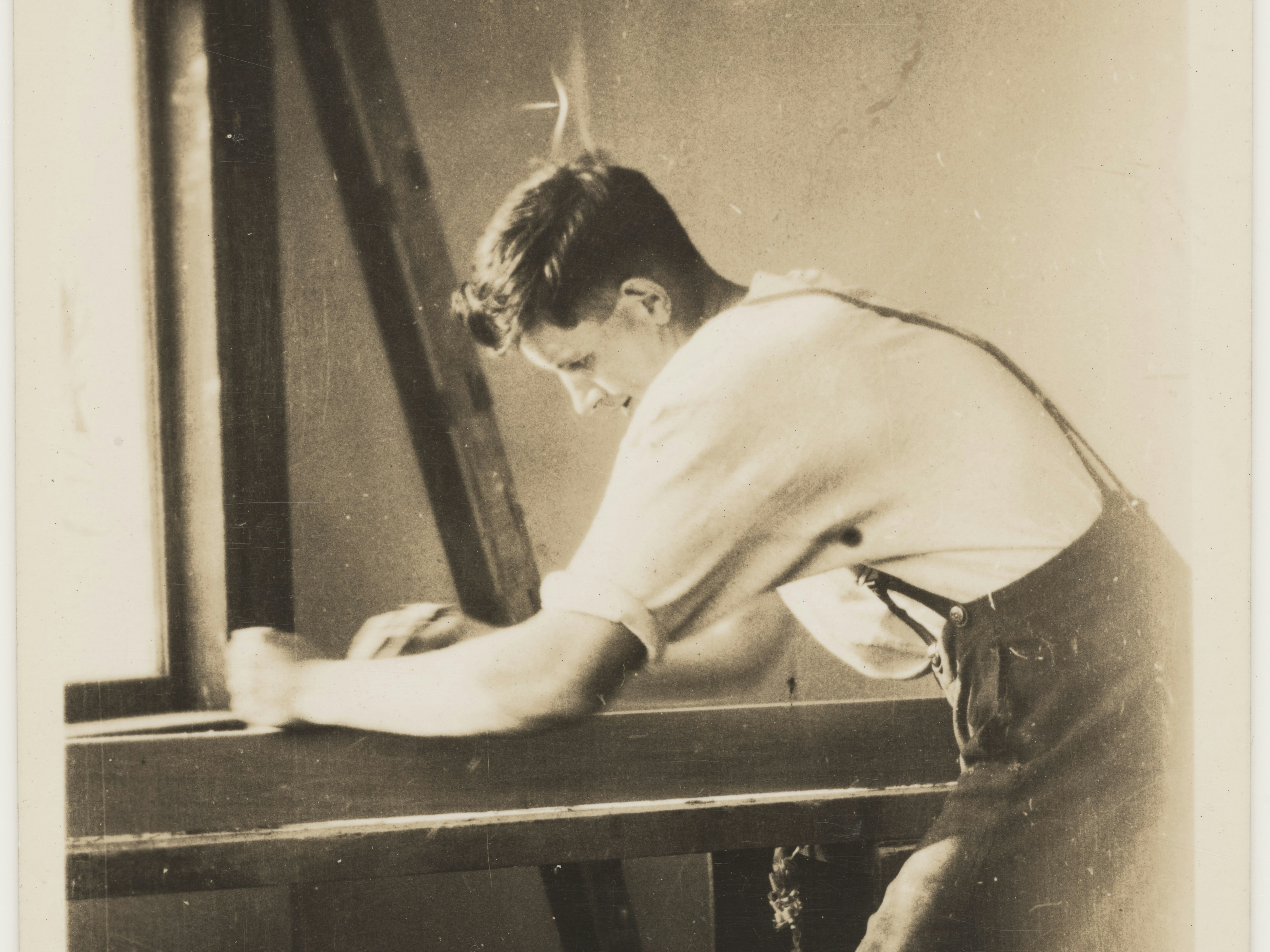 Carpenter A carpenter leaning over a project.