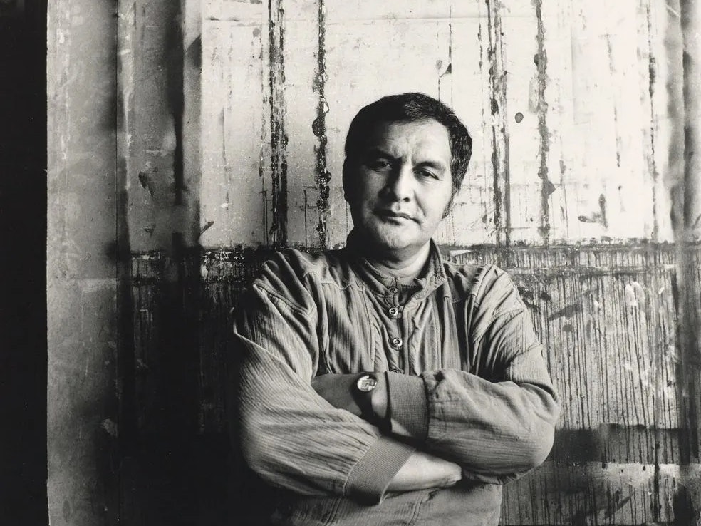 Selwyn Muru, Auckland, 1987 from the series ‘Artists’ portraits’, by Adrienne Martyn, 1987. Purchased 1988. Te Papa (O.003814) A black and white photo of a man looking at the camera.