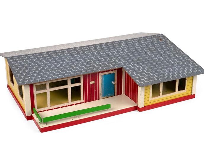 Little Princess Doll’s House, Jomax; manufacturer; 1960s; New Zealand. Purchased 2022. Te Papa (GH026259) A replica of a one-storey house that is a doll's house.